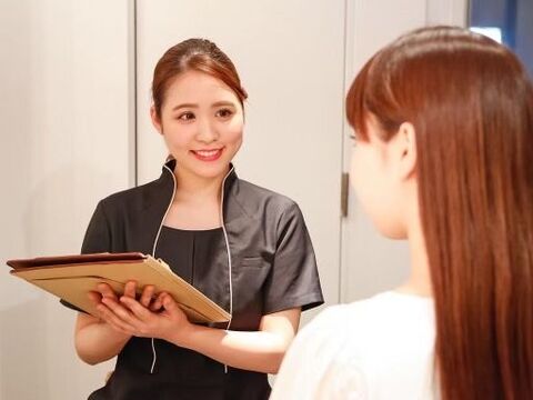 【北新地】入社1年で総支給30万円以上≪月8or10日休みの休日選択制≫≪実働8時間＋休憩1時間≫≪基本残業なし≫ほとんどのスタッフさんが未経験スタート！業界未経験の方、経験者共に大歓迎です「BIJOU 梅田店(ビジュウメダテン)」からエステティシャンの求人☆☆