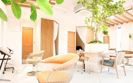 【西宮北口】≪社会保険完備≫≪入客チャンスあり≫≪月8,9日休み≫フレックスタイム制を導入しています♪お客様一人一人としっかり向き合えますよ★オシャレなサロン“Louvre（ルーヴル）”からスタイリスト（美容師）の求人☆★☆