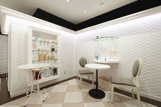 【新横浜】◆日曜定休・産休育休制度あり・退職金制度あり・社会保険完備◆未経験の方でも安心の研修制度が魅力！地域のお客様に愛されるサロンです！BEAUTY REVERSE 新横浜店（ビューティーリバースシンヨコハマテン）からエステティシャンの求人☆☆