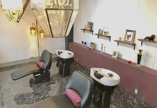 【喜志】≪社会保険完備≫≪完全週休2日制≫≪月給23万円≫スタッフさんの定着率◎やりたい事をさせてもらえる、伸び伸びと働ける環境！こだわりの詰まったアンティーク系サロン☆FULL A HEAD (フルアヘッド)からスタイリスト（美容師）の求人★☆