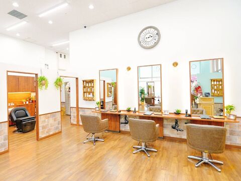 【イオンタウン東大阪】≪月給30万円≫≪休みの数が選べる≫≪有給休暇あり≫≪平均退社時間20時台≫正社員、パート・アルバイト、業務委託から働き方を選択可能！スタッフに寄り添った幅広い働き方が出来ます！！ダメージレスに特化した充実の薬剤も魅力！アットホームで親しみやすい「hair DESTINO（ヘアーデスティーノ）」からスタイリスト（美容師）の求人★☆