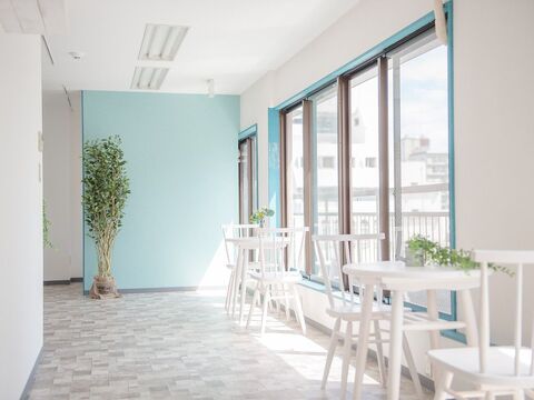 【川口駅】≪未経験から研修OK≫≪月25万円以上も可能≫≪月8日休み選択OK≫≪有給休暇あり≫≪実働8時間≫≪社会保険完備≫好条件と福利厚生によりプライベートも充実できるアイラッシュサロン！「Lupinus 川口（ルピナスカワグチ）」からアイリスト（まつげエクステ・まつげパーマ）の求人☆☆