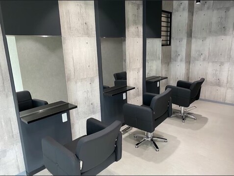 【京橋】 月給20万円  早期デビュー可能 最新設備&豊富な薬剤を揃える人気ヘアサロン！スタイリッシュな店内には個室も完備！全国に向けて展開を予定しています！「_WHITE 京橋店（アンダーバーホワイトキョウバシテン）」からアシスタント（美容師）の求人☆★☆