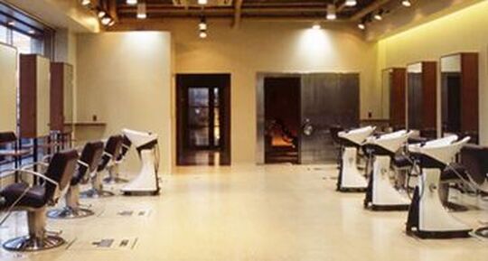 【貝塚】】≪月給21万5千円スタート≫≪完全週休2日制≫≪社会保険完備≫2年半以内のスタイリストデビューも可能！教育体制もしっかり整えているので、未経験も大歓迎！「Libra hair spa 貝塚店（リーブラヘアスパカイヅカテン）」からアシスタント（美容師）の求人☆★