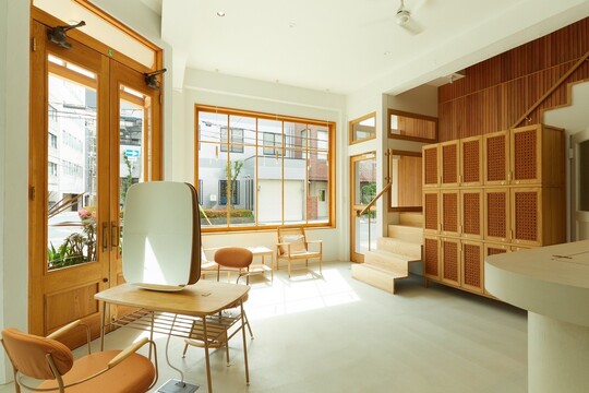 【阿波座】≪社会保険完備≫≪完全週休2日≫≪有給休暇／年1回いつでも取得できる1週間の長期休暇あり≫技術に自信のない方もキャリアのあるスタッフがしっかりサポートしてくれます！艶髪＆髪質改善が得意なお洒落サロン「kico 肥後橋店（キコヒゴバシテン）」からアシスタント（美容師）の求人☆★