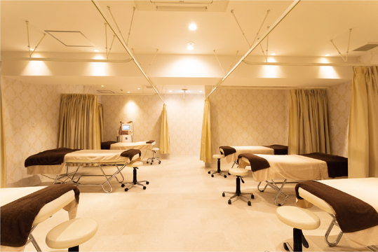 【難波】≪社会保険完備≫≪月9日休み≫≪産休育休取得実績あり≫≪未経験・新卒生OK≫美容に興味がある方大歓迎！研修が充実しているため、安心して技術習得ができますよ！「ESCOS なんば店（エスコスナンバテン）」からエステティシャンの求人☆☆