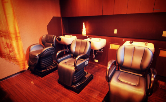 【上尾駅】◆月給25万円スタート・月8,9日休み・社会保険完備◆有給休暇や育休制度など、1人1人の生活スタイルに合わせ働ける環境！「CHURA LOOP（チュラループ）」からスタイリスト（美容師）の求人★☆