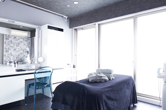 【四ツ橋】≪土日休みOK≫≪実働8時間≫≪社会保険完備≫最新のLED脱毛機器を導入したトータルエステサロン！働きやすさ抜群で無理なくお仕事できます！未経験の方も安心の研修体制がオススメ！「I me.（アイミー）」からアイリストの求人☆☆