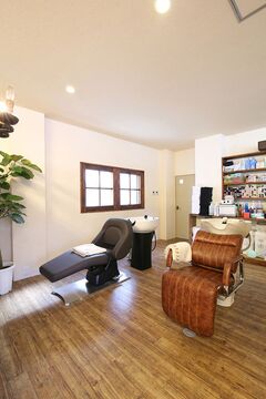 【浜松駅】≪土日休み取得OK≫≪有給休暇あり≫≪完全週休二日制≫安定した集客力で入客チャンスあり！スタッフが働きやすい環境を整えるサロン「pique（ピケ）」からスタイリスト（美容師）の求人☆★