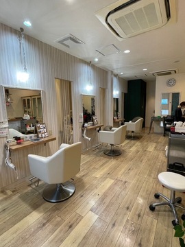 【学研北生駒】≪完全週休二日制≫レッスンが無ければ18時台に退勤可能。40～50代の落ち着いた世代を中心に人気です！縮毛矯正とデジタルパーマが人気の髪質改善サロン「X-axia（シースアクシア）」からアシスタント（美容師）の求人★☆