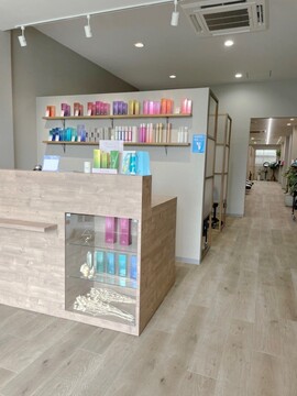 【本陣】◆最大30万円の最低保障給あり◆有名システムトリートメントをはじめ、幅広い薬剤のラインナップで単価UPを狙いやすい！完全マンツーマンでしっかりお客様と関われます！「cond.（コンド）」からスタイリスト（美容師）の求人☆★