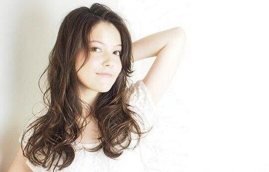 【明石駅】≪完全週休2日制≫≪有給休暇あり≫≪20時までに退勤可能≫≪営業中レッスンOK≫≪地域密着型サロン≫仕事を長く続けられる環境があります！スキルアップを目指せて、自分のペースで成長可能！「e-ne（イーネ）」からアシスタント（美容師）の求人☆★