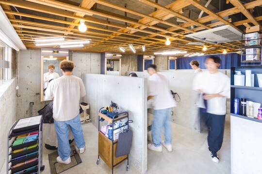 【平針】◆完全週休2日制・土日希望休可能・社会保険完備・きっちり休憩1時間確保◆美容業界当たり前のブラックな部分を本気で排除したいと考えている好待遇メンズサロン！半個室で上質なサービスを提供します！レッスンは営業時間内にしか行わず、体力面も安心！「MEN'S SALON alfRed 平針店（メンズサロンアルフレッドヒラバリテン）」からアシスタント（美容師）の求人☆★