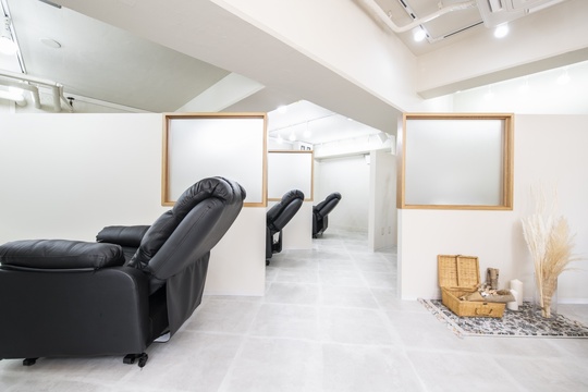 【浦和】≪社会保険完備≫≪服装ネイル髪色自由≫≪有給休暇あり≫≪独立・開業支援あり≫≪産休育休実績あり≫8割以上のスタッフが未経験での入社！充実の研修制度で安心してアイリストになれます！「nuit 浦和店（ニュイウラワテン）」からアイリスト（まつげエクステ・まつげパーマ・アイブロウ）の求人☆☆