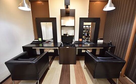 【発寒】≪月給18万円スタート≫≪社会保険完備≫営業時間が短く20時までに退勤出来るのでプライベートも大事に出来ます！長く働ける環境を揃えている「さくらヘアー 新発寒店（サクラへアーシンハッサムテン）」からアシスタント（美容師）の求人★☆