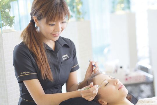 【烏丸】コンテスト受賞者多数輩出サロン☆アイラッシュの技術をしっかり学びたい方！向上心の高いスタッフさんと一緒に働きたい方にオススメ♪”NATURALBEAUTY（ナチュラル ビューティー）”からアイリスト（アイデザイナー・まつ毛エクステ）の求人☆☆