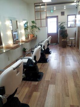 【登戸】≪社会保険完備≫≪月給18万円スタート◎≫一人一人のペースに合わせてレッスン可能★しっかり技術を教えてもらえますよ♪地域密着型のアットホームサロン“Hair Zone 808（ヘアーゾーンハチマルハチ）”からアシスタント（美容師）の求人☆★