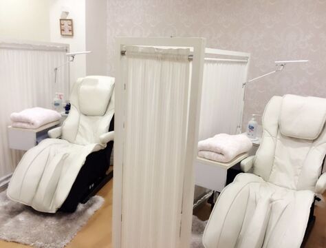 【銀座】◆完全週休2日制・毎週どちらか土日休みOK◆アットホームで落ち着いた雰囲気♪高い技術と接客が魅力です！休日の希望も通りやすくプライベートも充実できる環境が魅力☆BRILLIANCE TOKYO GINZA（ブリリアンストウキョウギンザ）からアイリスト（アイデザイナー・まつ毛エクステ）の求人☆☆