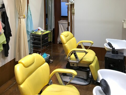 【上津】≪美容師,理容師どちらでも受け入れ可能・子育て中のスタッフさん歓迎≫理美容両方の技術が学べるのも魅力のひとつ！温泉施設に併設されているユニセックスサロン「髪剪處 游心の湯店（カミキリドコロユウシンノユテン）」からスタイリスト（美容師・理容師）の求人★☆