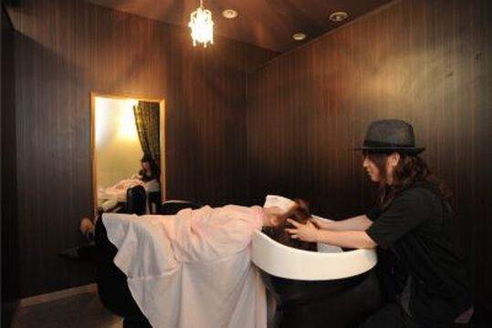 【JR和歌山駅】★社会保険完備★オリジナルの自然素材を使ったヘアケアが大人気！！集客力抜群で入客チャンスアリ♪幅広い年代・男女問わずご来店☆トータルビューティーヘアサロンSallam Tsuji（サラームツジ）からJr.スタイリスト・スタイリスト（美容師）の求人★☆★