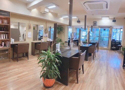 【南船場】≪社会保険完備≫ブリーチ、ハイトーンが得意なサロン！集客にも力を入れているので、どんどん入客していただきます！「b-arts （ビーアーツ）」からスタイリスト（美容師）の求人☆★☆