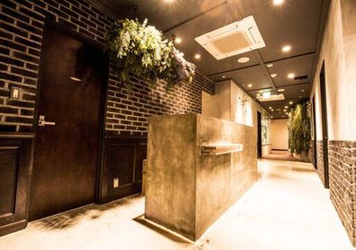 【栄】≪48〜50万円の最低保証給あり≫≪年間124日休み≫≪入客チャンスあり≫時短勤務なども相談可能なのでプライベートも充実！平均月給65万円としっかり稼げるためライフスタイルに合った働き方が可能です！「ESTREA栄（エストリアサカエ）」からスタイリスト（美容師）の求人★☆