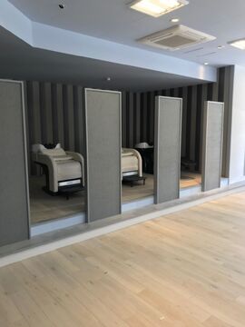 【上津バイパス】≪土日祝の希望休OK・完全週休2日制・社会保険完備・営業中のレッスンOK≫お休みや福利厚生面が充実！営業中のレッスンもできるので時間を有効活用できます！トレンドを取り入れたスタイルやデザインカラーが人気のヘアサロン「LOVERIA KAMITSU（ラヴリアカミツ）」からアシスタント（美容師）の求人☆★