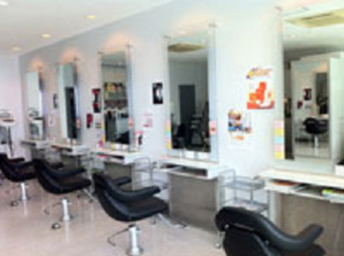 【苅田駅】≪月に2回日曜日のお休み・社会保険完備・19時迄に退勤可能・有給休暇あり≫着付けやヘアセットも学べる！！幅広い世代のお客様から大人気のヘアサロン「Monkeypod（モンキーポッド）」からアシスタント（美容師）の求人☆★☆