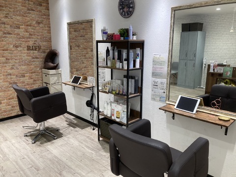 【東三国】≪最短1年でスタイリストデビュー≫≪営業時間内レッスン可能≫≪完全週休2日制もOK≫≪予約がなければ早上がりも可能≫地域密着型サロン！お客様一人一人に寄り添った施術ができます！「RIFF（リフ）」からアシスタント（美容師）の求人☆★