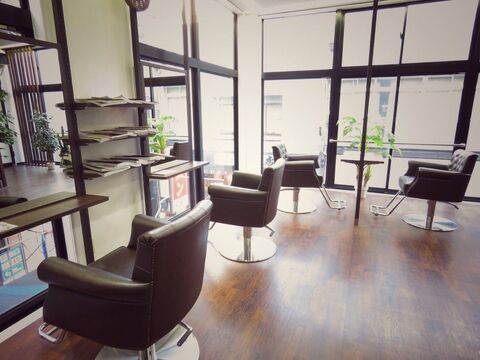 【通町筋】≪最短1年でスタイリストデビュー≫≪営業中レッスンOK≫あなたのペースに合わせて無理なくレッスンを進めていきましょう！オーナーさんから直接技術を学べるヘアサロン「Rook HAIR AND BEAUTY SALON（ルークヘアーアンドビューティーサロン）」からアシスタント（美容師）の求人★☆