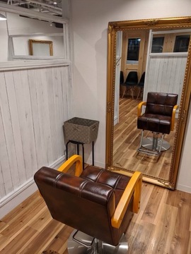 【駒沢大学】≪日給保証あり≫≪WワークOK≫平均20分、お客様にデザインを提供するカット専門店！経験を活かして、心のこもったお仕事ができる人気店です！「1000円カット plus 駒沢大学店（センエンカットプリュスコマザワダイガクテン）」からスタイリスト（美容師）の求人★☆