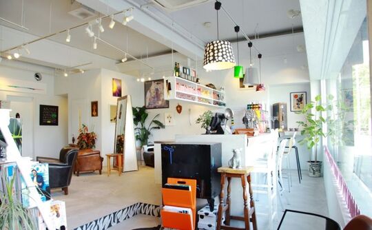 【芦屋川】≪平均退社時間19時≫≪月給28万円スタート≫≪完全週休2日制≫≪安心の社会保険完備≫高待遇＆安心のサポート体制で長く働き続けられます!!入客チャンスも多くプライベートも充実できるサロン！「stuart（スチュアート）」からスタイリスト（美容師）の求人★☆