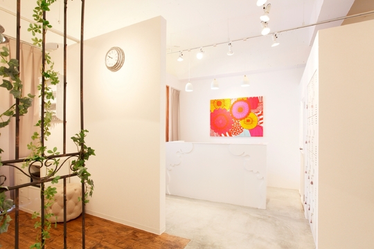 【稲野】≪スタイリスト給与26万円スタート！≫≪社会保険完備≫≪完全週休二日制≫≪女性比率100％サロン≫手厚い保障で安心して働けるサロン。ママさん美容師さんが活躍中「dot.hair (ドットヘアー)からスタイリスト（美容師）の求人☆☆