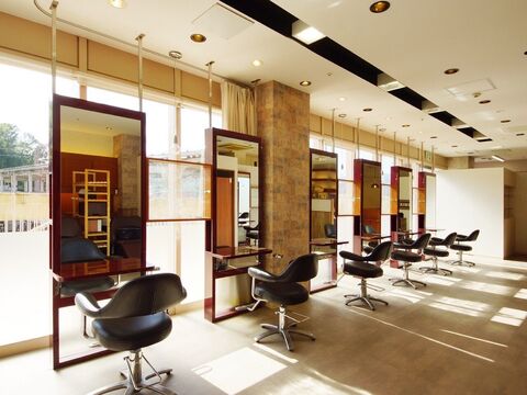 【三日市町】≪月8日休み&有給休暇あり≫≪社会保険完備≫≪まつ毛パーマも学べる≫≪パート・アルバイトも募集中≫地域密着の人気ヘアサロン！「KAINO arms フォレスト三日市店（カイノアームズフォレストミッカイチテン）」からスタイリスト（美容師）の求人★☆