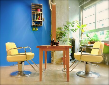 【烏丸】解放感があり、ナチュラルでリラックスした空間♪サロンワークメインで個性を生かしながらのびのび働けます！幅広い年齢層のお客様に愛されるFevrier（フェブリエ）からアシスタント（美容師）の求人☆★