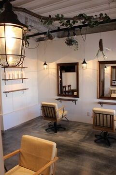 【松ノ浜】駅前すぐのプライベートヘアサロン★お客様もスタッフも「笑顔」になり、楽しく働けるサロンを目指します♪スタッフのペースに合わせたレッスンを行い、夜は遅くならないようにしていきますよ！RISUSU（リースス）からアシスタント（美容師）の求人☆★☆