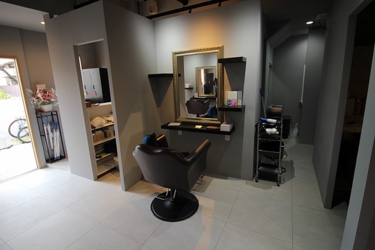 【阪神西宮】≪月給22万≫≪完全週休2日制≫≪有給休暇あり≫≪毎日平均19時半頃には退勤≫強制レッスンなし！自分のペースで学べる好待遇の少人数制プライベートサロン！「Hair salon Replus（ヘアサロンリプラス）」からアシスタント（美容師）の求人☆★