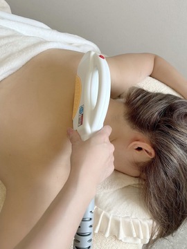 【樟葉】≪実務経験が3年以上ある方の募集≫≪日曜、祝日定休≫≪週2日〜勤務OK≫≪18時までに退勤可能≫光フェイシャルの機械を使ったメニューや脱毛メニューが人気のサロン！お子さんの理解のあるサロンなのでママさんエステティシャンも活躍しやすい環境！「felice ～face&body～（フェリーチェフェイスアンドボディ）」からエステティシャンの求人★☆★