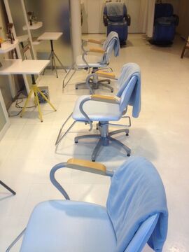 【竹下】ブランク有りでもOK！！希望があればオーナーさんからレッスンをして頂ける環境です♪仕事とプライベートでメリハリをつけながら働くことが出来る地域密着型のアットホームなヘアサロン「Renaissance（ルネサンス）」からアシスタント（美容師）の求人☆☆