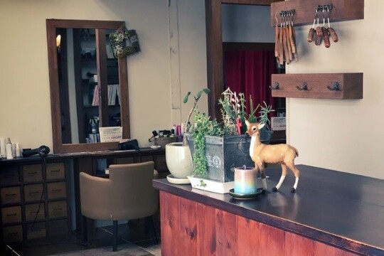 【後河原】≪完全週休2日制・社会保険完備・選べる働き方・平均退勤時間19時頃≫安心して長く勤務できる環境で子育て中のママさんも活躍中！！心地の良い空間が定評のヘアサロン「haco（ハコ）」からスタイリスト（美容師）の求人☆★