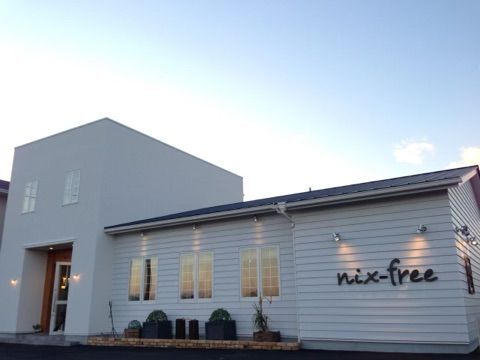 【白子】≪2年以内のデビューも可≫≪営業中レッスンOK≫≪月8日休み≫充実した教育体制で着実にスキルアップができる！ハイレベルな技術が学べるサロン！「nix-free（ニクスフリー）」からアシスタント（美容師）の求人☆★