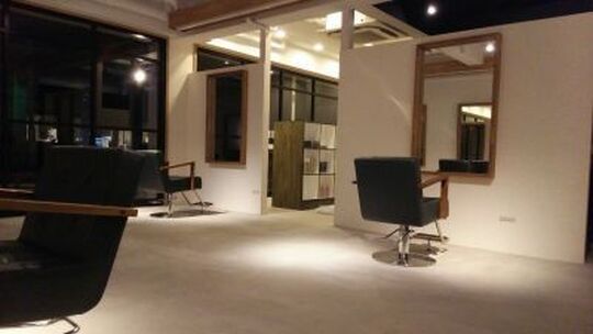 【牧落】≪社会保険完備≫≪20時までに退勤OK≫お客様と密に関わっていけるプライベートサロン！フリー・ご新規様は新しいスタッフさんが優先的に入客可能！「Next. Hair（ネクストヘアー）」からスタイリスト（美容師）の求人☆★☆