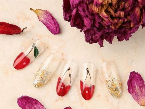 【東梅田】≪未経験OK・有給消化率100％・社会保険完備・男性スタッフもOK≫幅広い技術を提供！技術力が高くハイキャリアのスタッフが揃ったサロン「Enrich（エンリッチ）」からネイリスト（ネイル）の求人☆☆