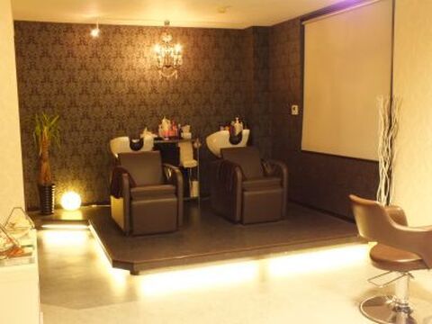 【高槻】≪社会保険完備≫≪完全週休二日制≫少人数制のサロンなのでお客様との距離が近く、働きやすい♪幅広い年齢層のお客様に愛されるAnswerer（アンサラー）からスタイリスト（美容師）の求人☆★