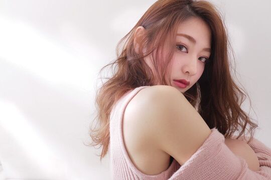 【なんば】≪保障給あり≫≪完全マンツーマン≫≪自由出勤制≫≪正社員制度あり≫勤務時間や休みの相談OK！デザインカラーも髪質改善も幅広く対応！「FIX-hair なんば店（フィックスヘアーナンバテン）」からスタイリスト（美容師）の求人★☆