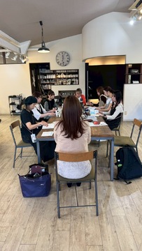 【和泉中央】もっとよいものを学びたい、レッスンもみてほしい。アナタの意欲や夢が叶う環境があります！関わるひとを幸せにできる、『お客さまにとってかけがえのない美容師』になりましょう！≪平均19時退勤≫≪日曜定休あり≫≪社会保険完備≫「reche（リシェ）」からアシスタント（美容師）の求人★☆