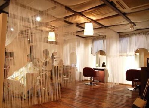 【志紀】≪有給休暇あり≫≪社会保険完備≫何でも相談して決めるので居心地がいい！長く安心して働けるサロン「Hair art Juice 志紀（ヘアーアートジュースシキ）」からスタイリスト（美容師）の求人☆★☆