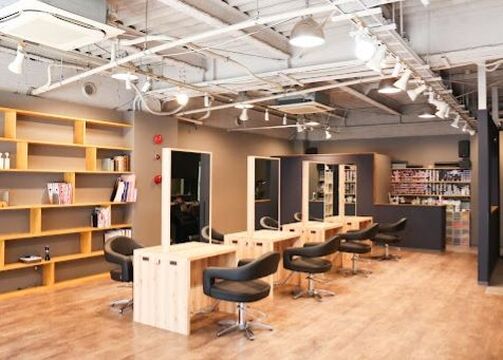 【香椎駅】正社員と業務委託を選択可能 ≪正社員:月給25万円スタート、社会保険完備、完全週休2日制≫≪業務委託:(フリー45％／指名50％)≫高還元で集客抜群！ガッツリ稼いでいきたい方、プライベートも充実させたい方必見！「CIEL 香椎店（シエルカシイテン）」からスタイリスト・Jr.スタイリスト（美容師）の求人★☆