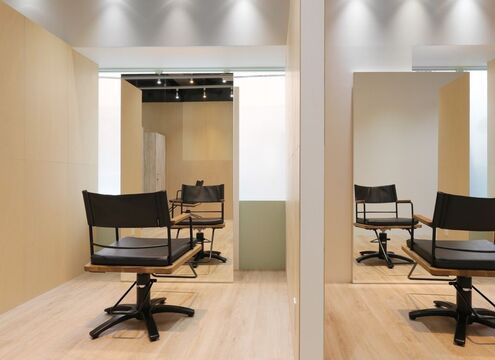 【昭和町】≪社会保険完備≫≪月8,9日休み≫≪トータルビューティーサロン≫完全個室、半個室のプライベート空間。ヘアー・ネイル・アイラッシュが学べる環境が整っています。「re; nown hair eye&nail design 阿倍野区昭和町店（アールイーノウンアベノクショウワチョウテン）」からスタイリスト（美容師）の求人★☆