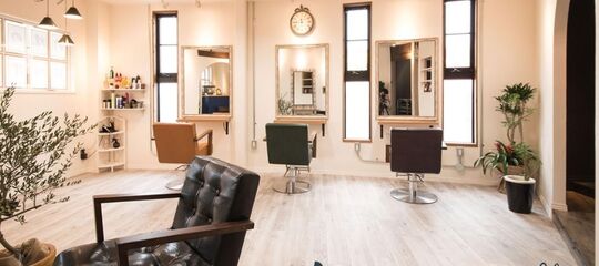 【朝倉街道】早ければ19:00〜20:00内の退勤もアリ！！新しく入社する方には新規のお客様をお任せしていく予定のーガニックヘアサロン「iRIE hair life（アイリーヘアーライフ）」からJr.スタイリスト・スタイリスト（美容師）の求人☆★